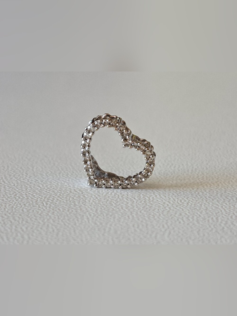 Diamond Heart Pendant set in 14 K White Gold
